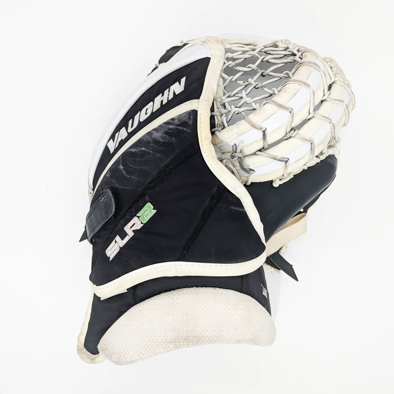 Vaughn Ventus SLR2 - Used Intermediate Goalie Glove (White/Black) 2 Vaughn Ventus SLR2 - Used Intermediate Goalie Glove (White/Black) - Image 2