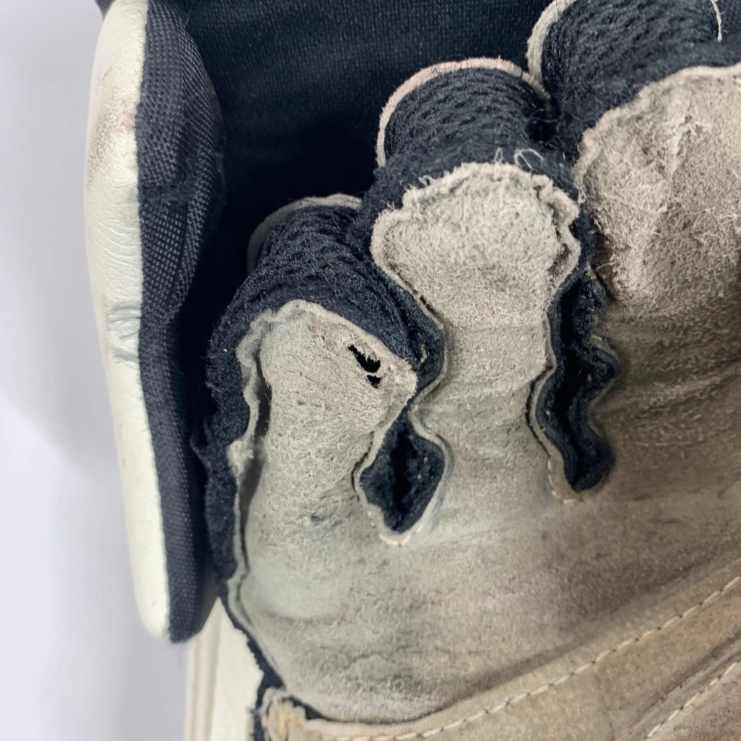 Bauer CCM Premier Pro - Used Pro Stock Goalie Blocker (White/Yellow/Black) 5 Bauer CCM Premier Pro - Used Pro Stock Goalie Blocker (White/Yellow/Black) - Image 5