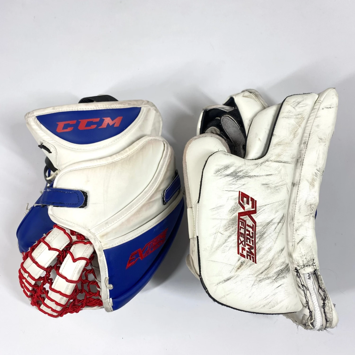 CCM Extreme Flex IV - Used Pro Stock Goalie Pads - Full Set (White/Blue/Red) 8 CCM Extreme Flex IV - Used Pro Stock Goalie Pads - Full Set (White/Blue/Red) - Image 8