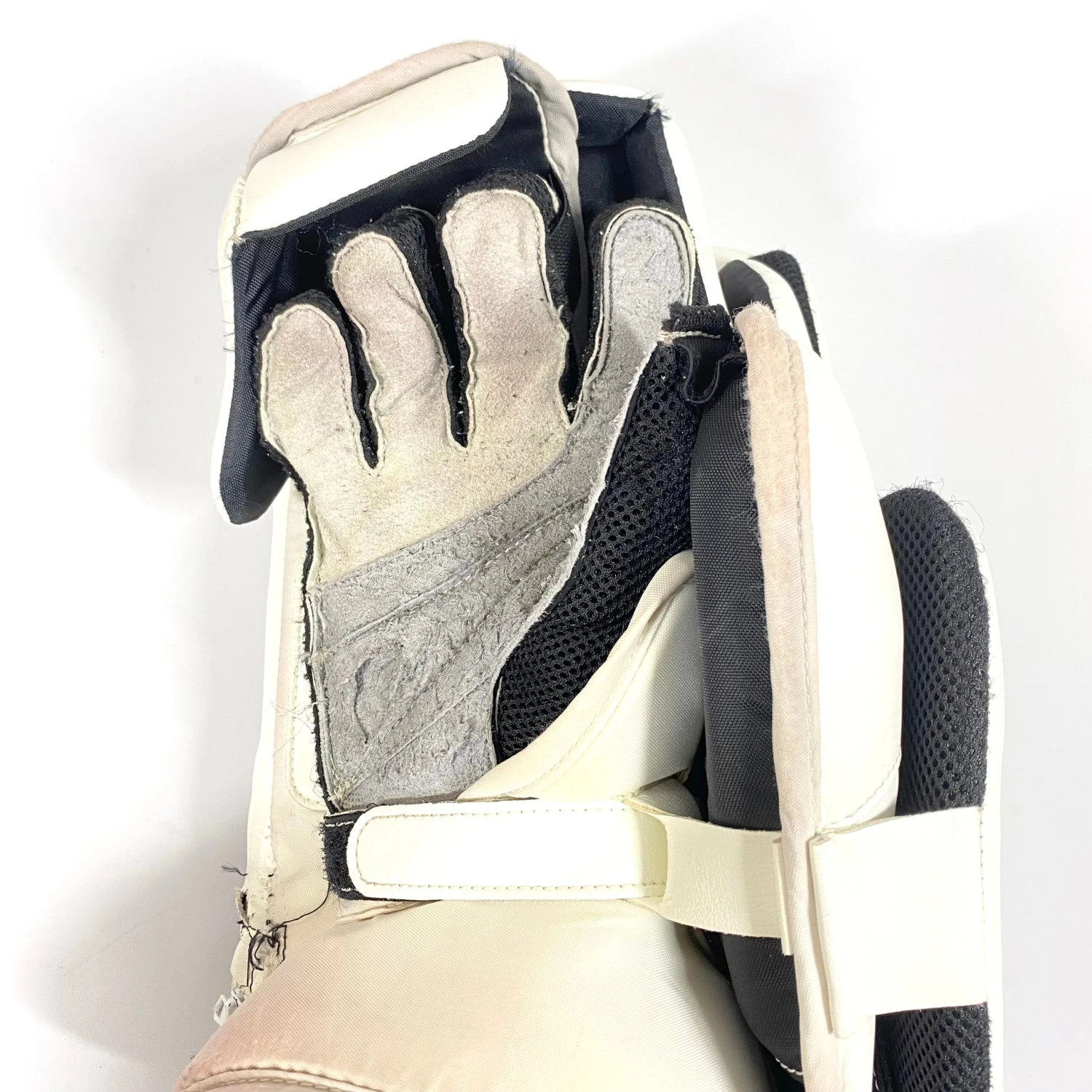 CCM Extreme Flex IV - Used Pro Stock Goalie Pads - Full Set (White/Blue/Red) 9 CCM Extreme Flex IV - Used Pro Stock Goalie Pads - Full Set (White/Blue/Red) - Image 9