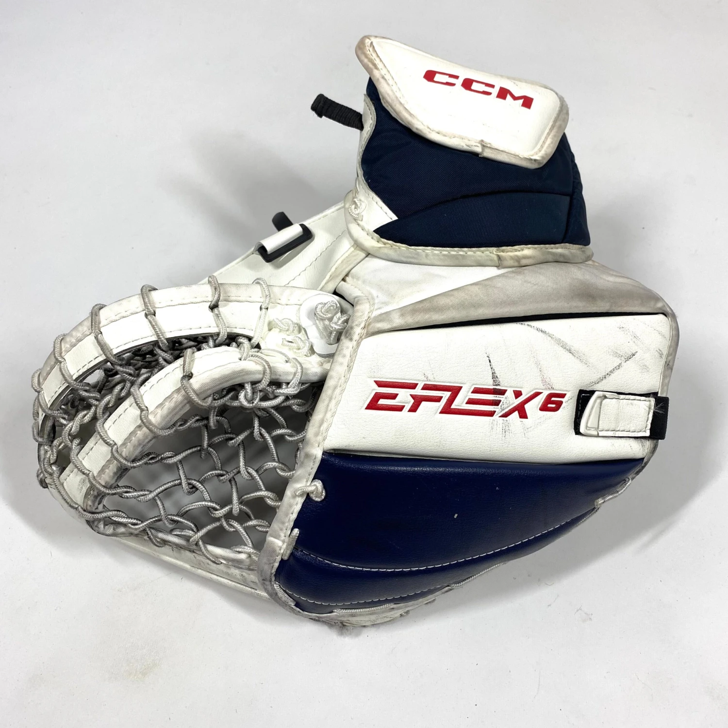 CCM Extreme Flex 6 - Used Goalie Glove (Red/White/Blue) 3 CCM Extreme Flex 6 - Used Goalie Glove (Red/White/Blue) - Image 3