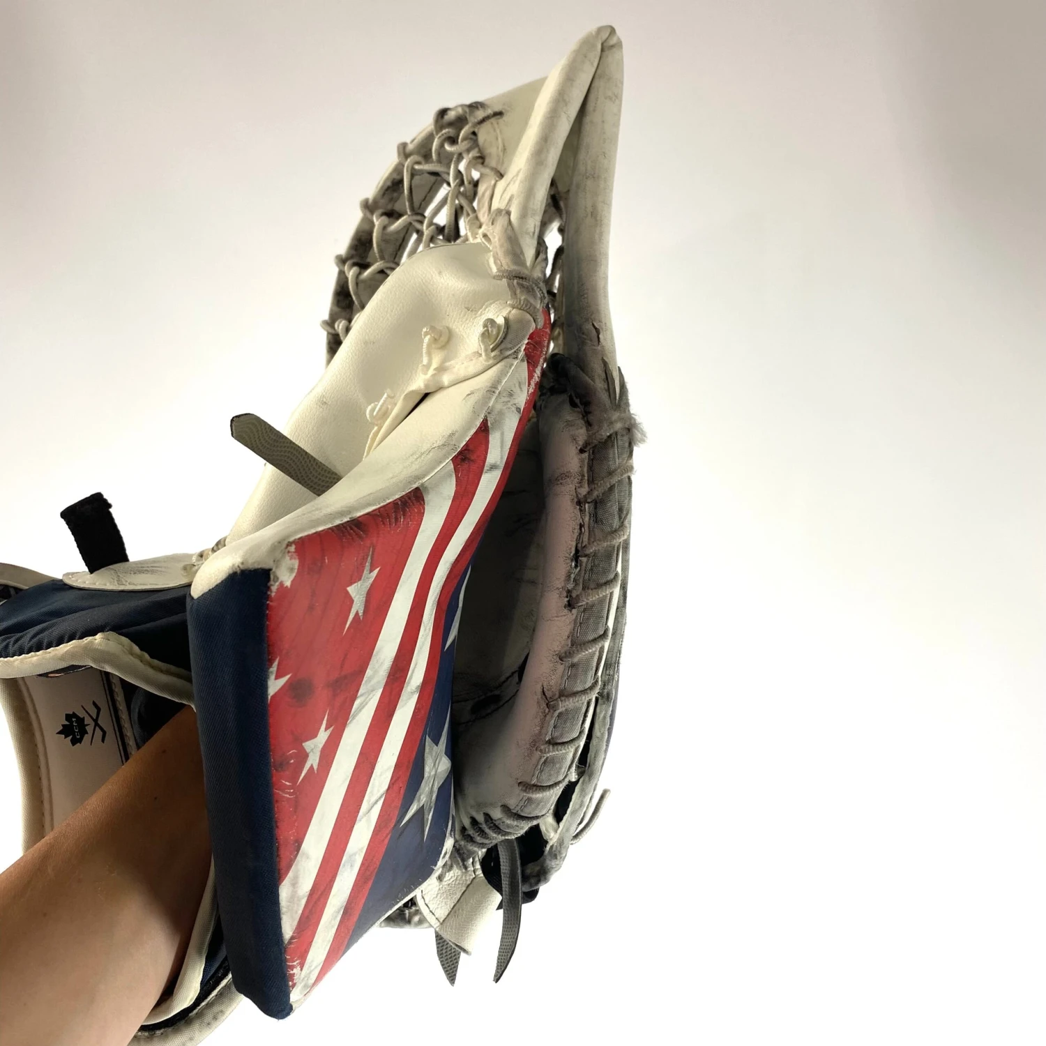 CCM Extreme Flex 6 - Used Goalie Glove (Red/White/Blue) 4 CCM Extreme Flex 6 - Used Goalie Glove (Red/White/Blue) - Image 4