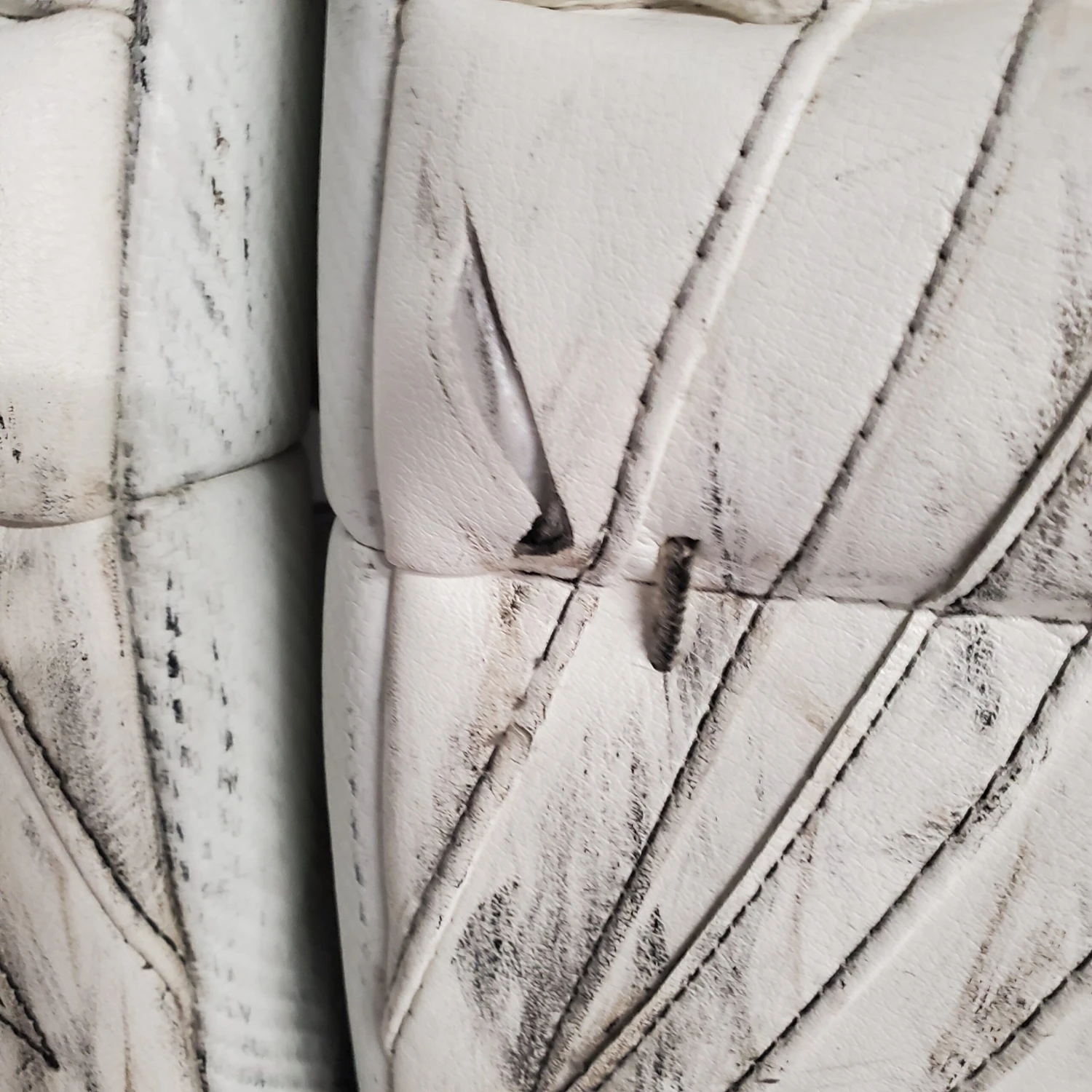 CCM Extreme Flex IV - Used Pro Stock Goalie Pads - (White/Yellow/Black) 5 CCM Extreme Flex IV - Used Pro Stock Goalie Pads - (White/Yellow/Black) - Image 5